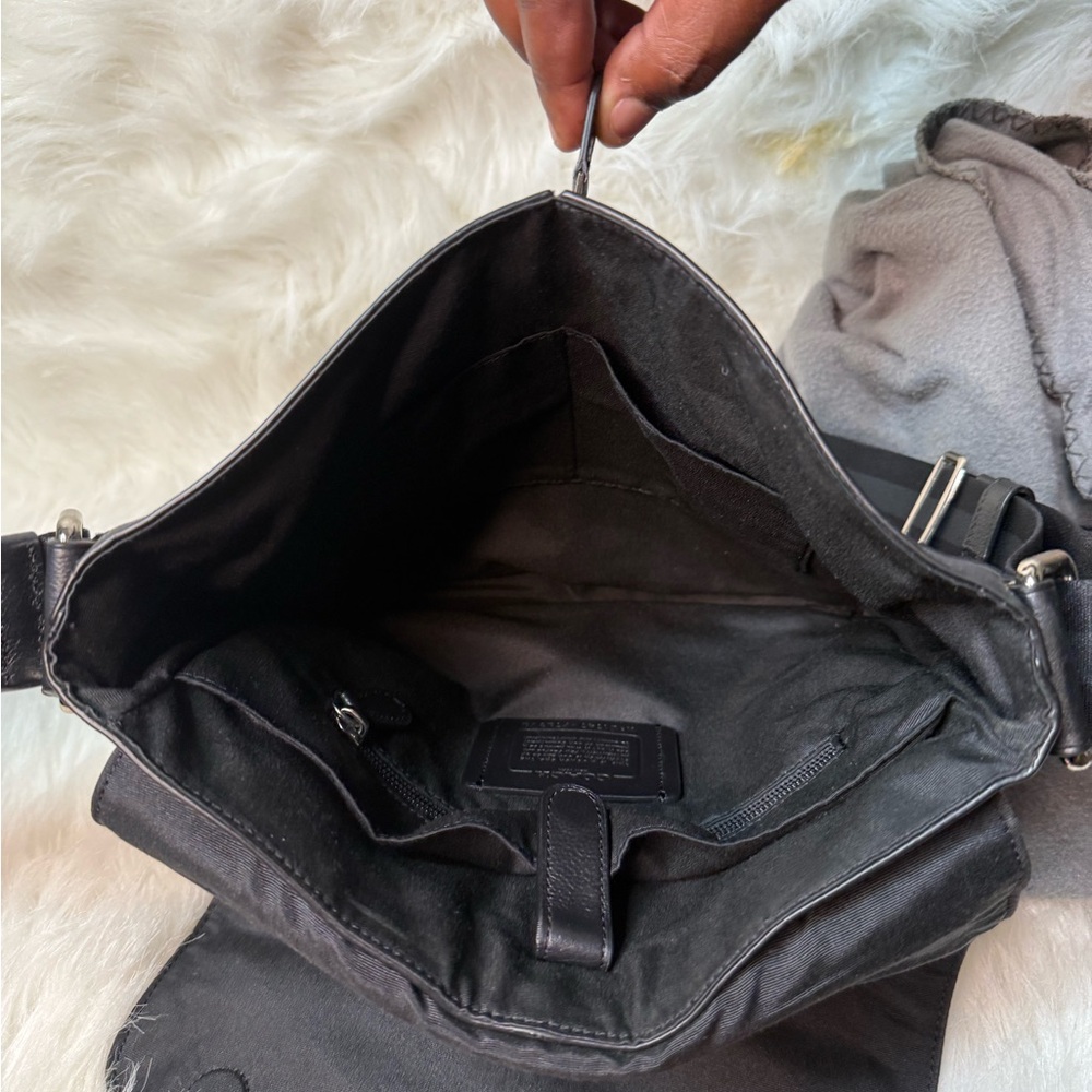 Coach Black Leather Men’s Messenger Bag - Picture 5 of 6